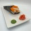 Würzige Lachs-Handrolle